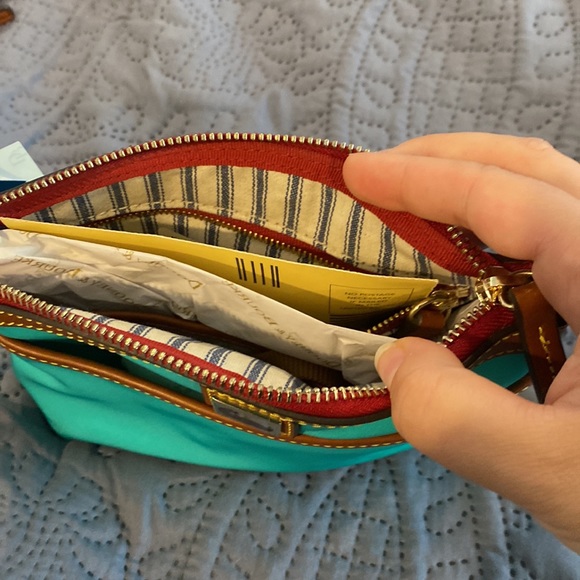 Dooney & Bourke cross body bag NWT - Picture 4 of 10